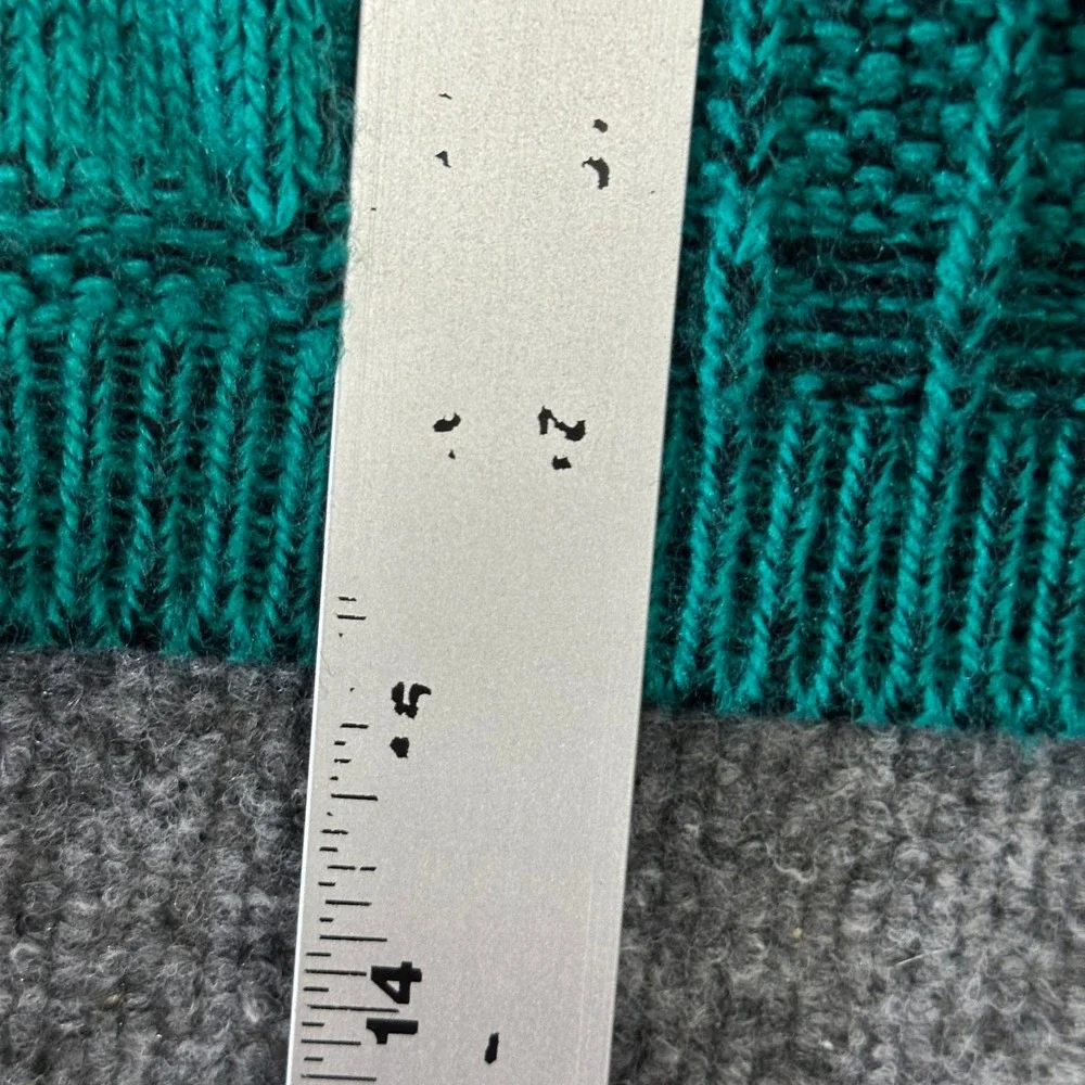 Basics Sweater Mens Size S Teal Textured Knit V-Neck Long Sleeve Geometric
